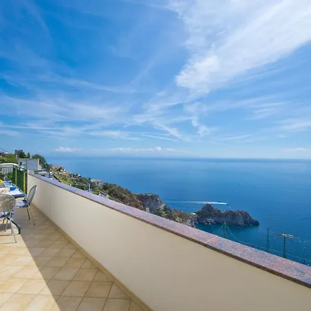 Hébergement de vacances Casa Raffaele, Terrace With Solarium And Sea View Conca dei Marini