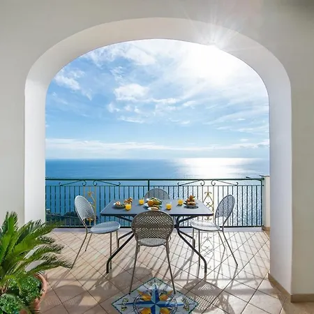 Hébergement de vacances Casa Raffaele, Terrace With Solarium And Sea View *
